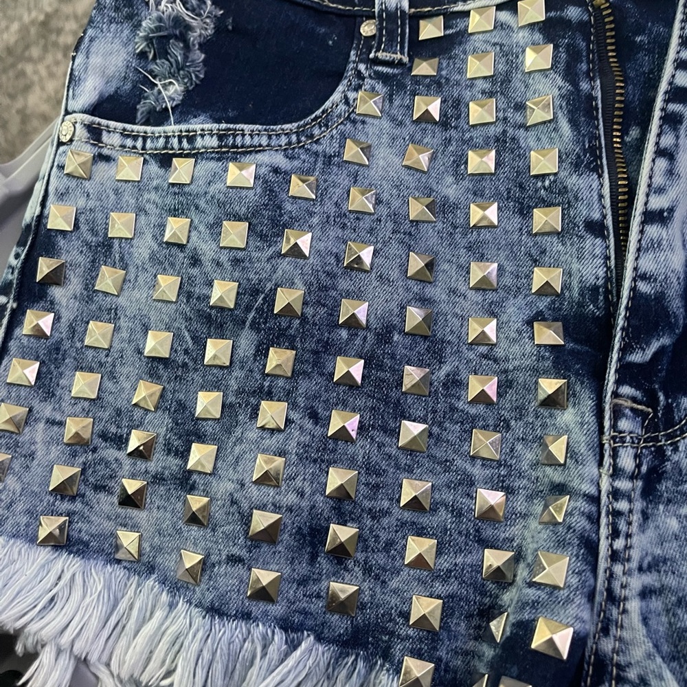 Shorts - Picture 2 of 6